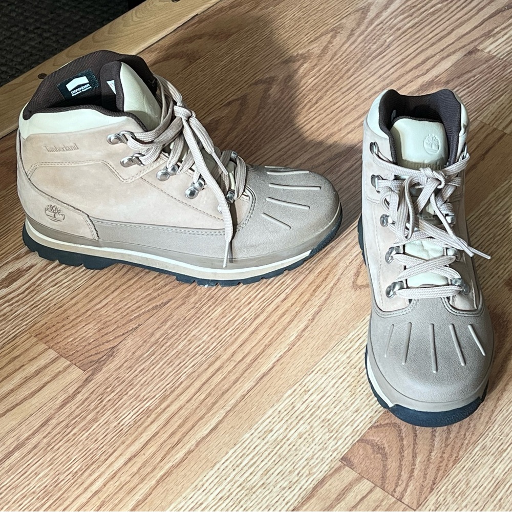 Timberland Boys Youth Size 5.5 Boots - Taupe Colored